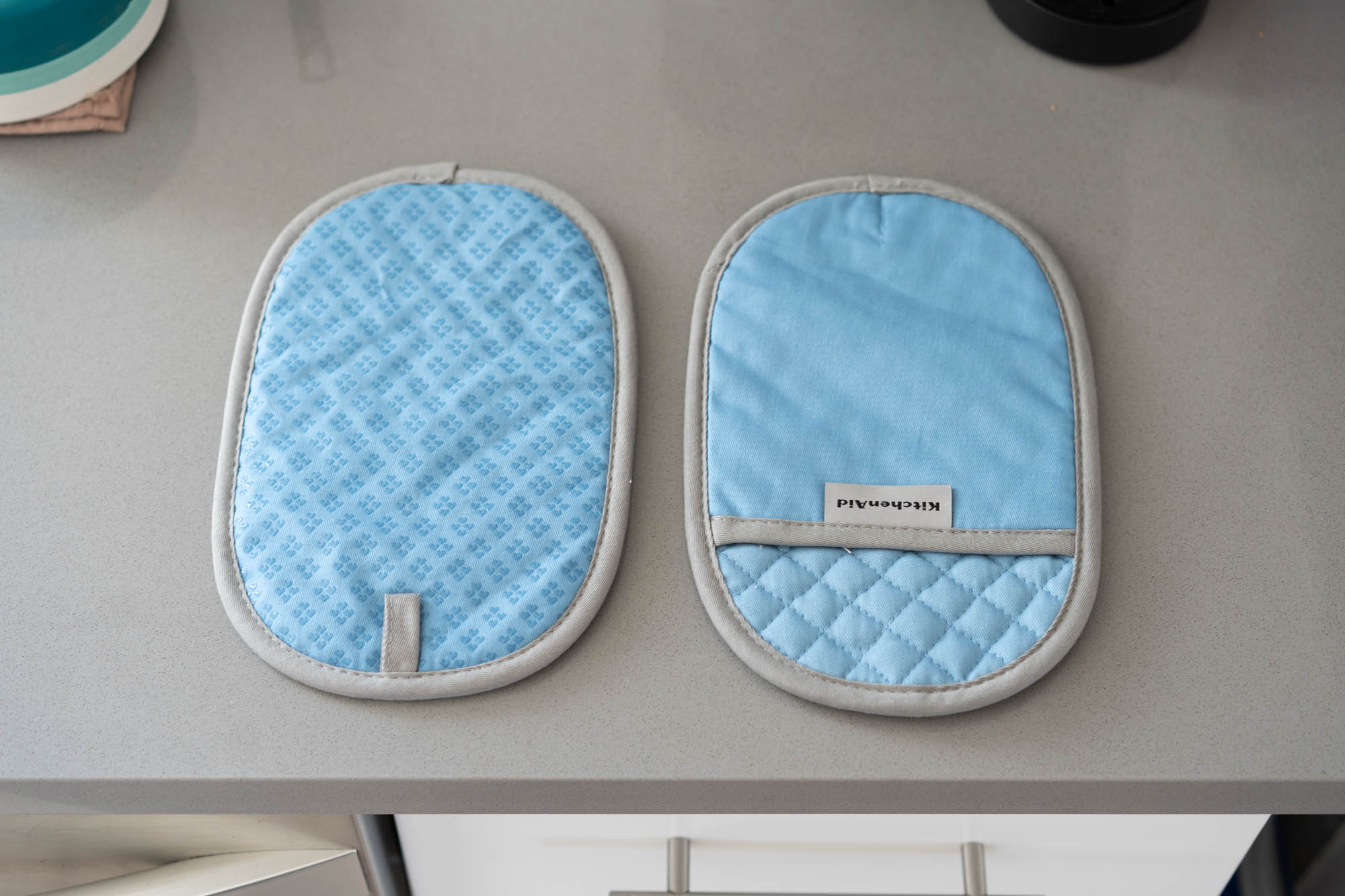 Pros & Cons of Silicone Mitt & Pot Holders, by HoppnShop