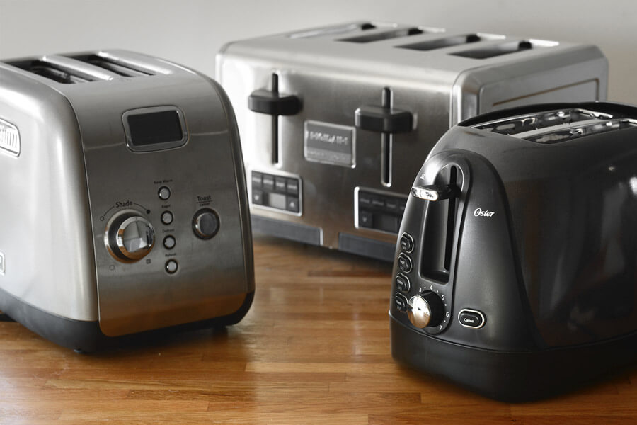 Frigidaire Professional 4-Slice Wide Slots Toaster review: Boast-worthy  toast from the Frigidaire Professional Toaster - CNET