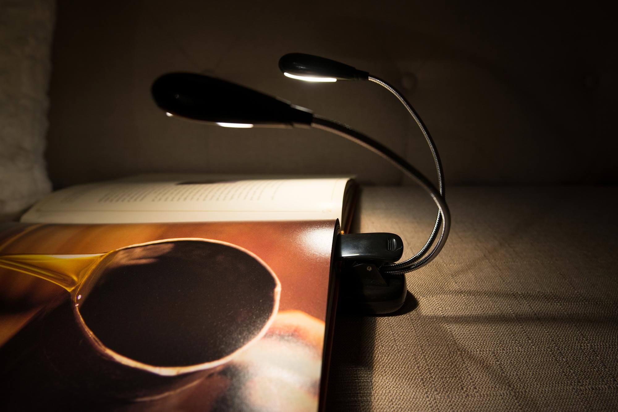 Best Book Lights 2022: Rechargeable Portable Book Lamps for Travel on