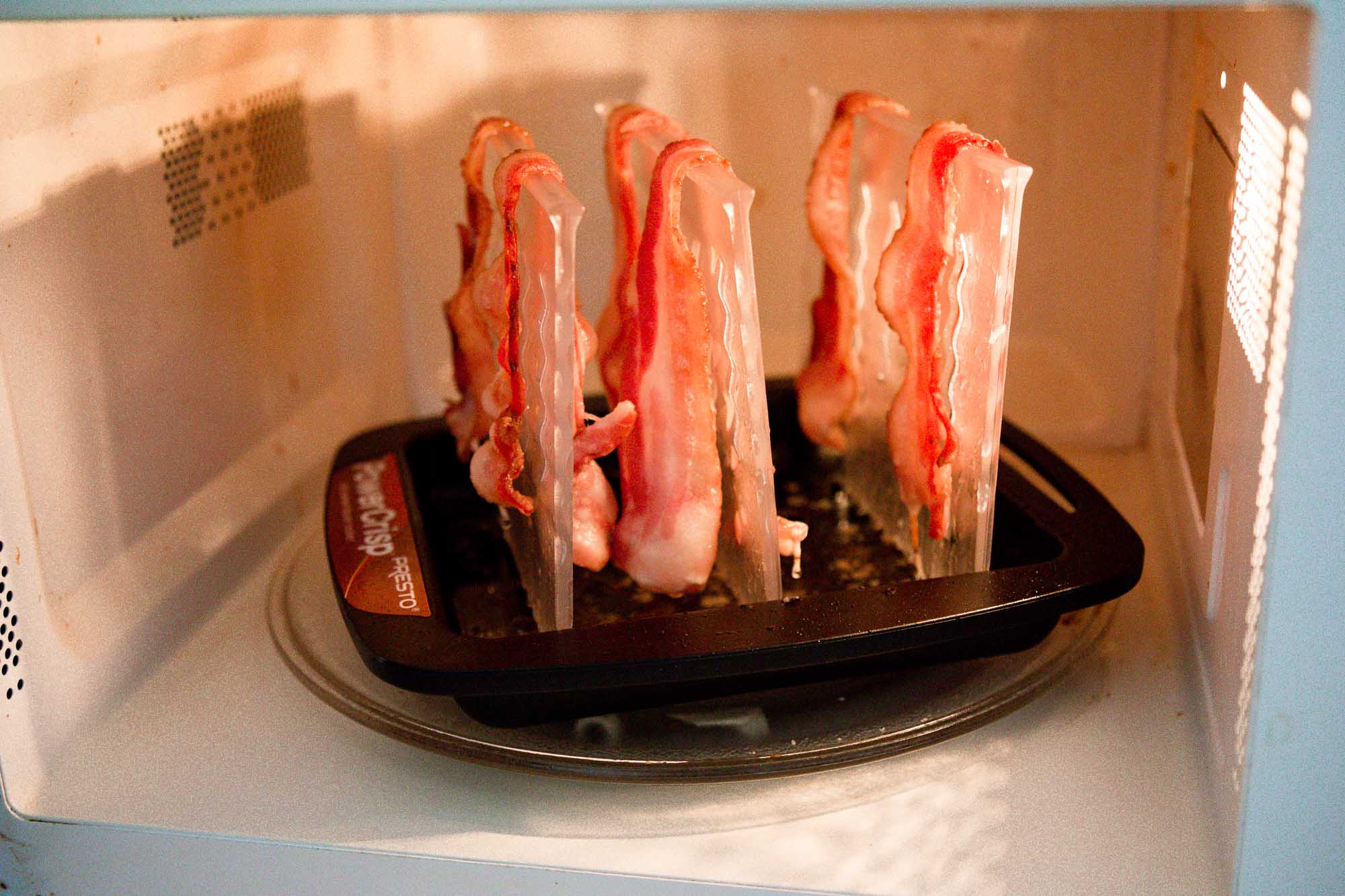 Summerdaisy 2-in-1 Microwave Bacon and Egg Cooker Microwave Egg Cooker  Bacon Tray Microwavable Plates Bacon Crisper